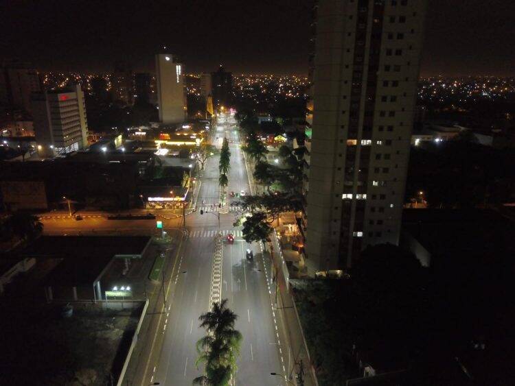 Município retoma instalação das luminárias de led