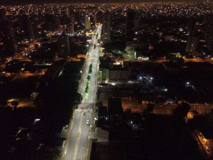 Município retoma instalação das luminárias de led