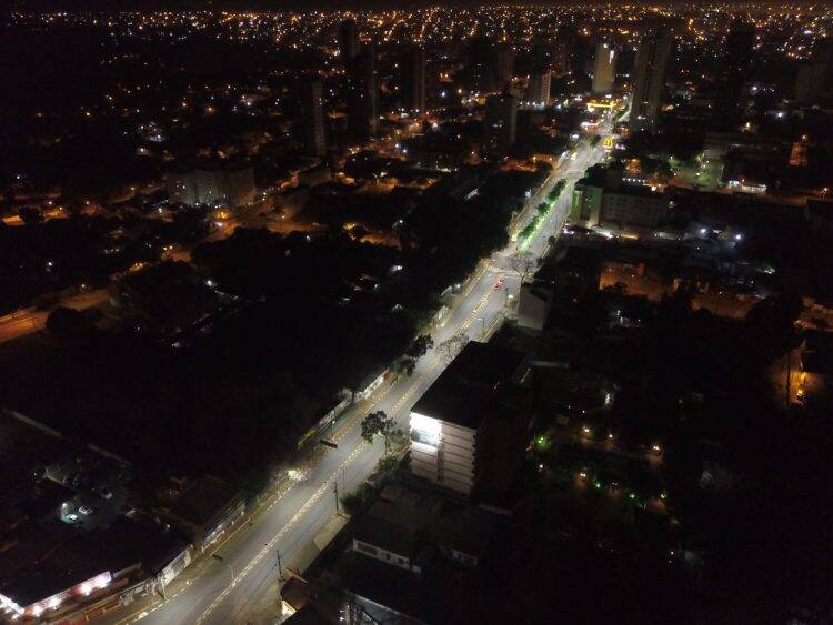Município retoma instalação das luminárias de led