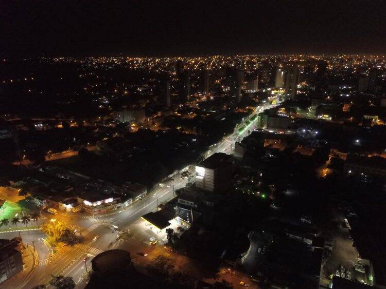 Município retoma instalação das luminárias de led