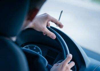 Homem é preso ao dirigir sob efeito de maconha