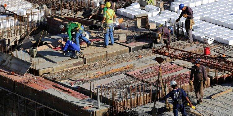 Paraná fecha o semestre com saldo positivo de 40.022 empregos formais