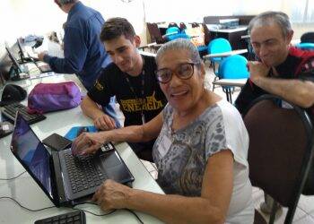 UNILA oferta curso gratuito de inclusão digital para a terceira idade