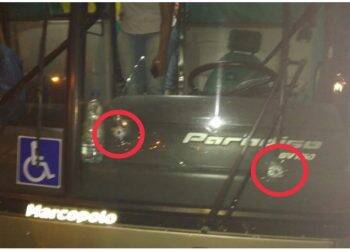 Em tentativa de assalto, ônibus de turismo que vinha à Foz é alvejado por disparos de arma de fogo