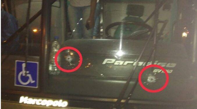 Em tentativa de assalto, ônibus de turismo que vinha à Foz é alvejado por disparos de arma de fogo