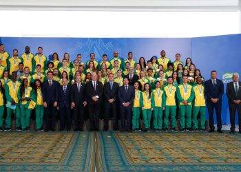 Governo estuda lançar 5 mil bolsas para atletas de base, diz ministro