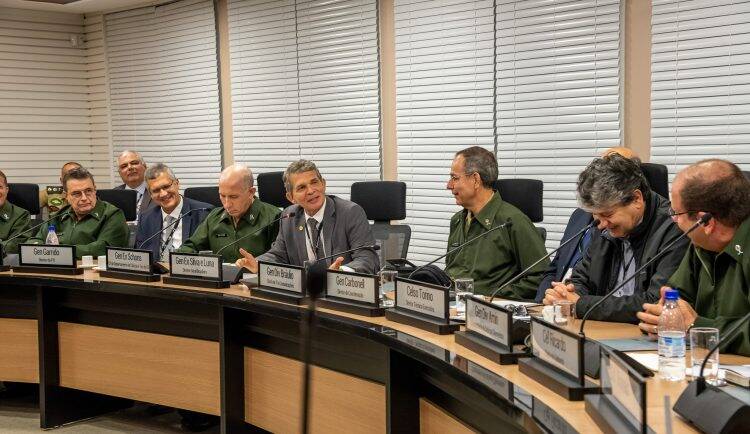 Há seis meses no cargo, Silva e Luna criou uma nova Itaipu