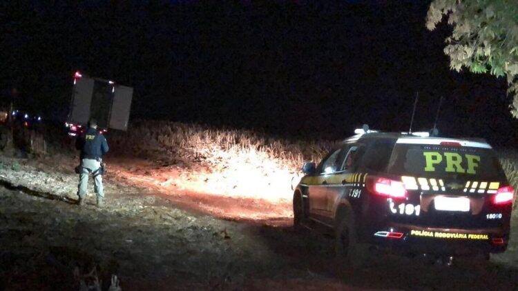 PRF, PF e Exército estouram depósito com R$ 7,5 milhões em cigarros no Paraná