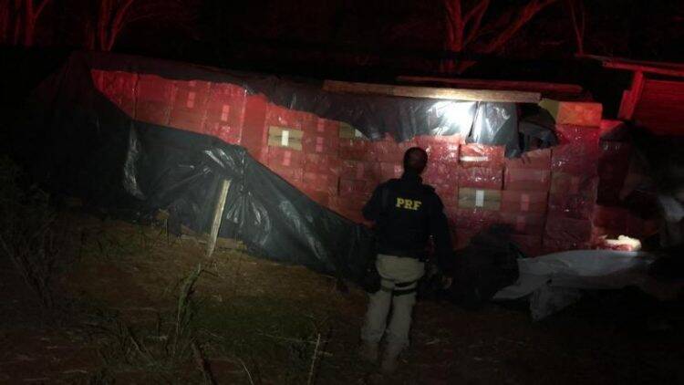 PRF, PF e Exército estouram depósito com R$ 7,5 milhões em cigarros no Paraná