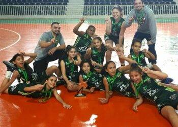 Basquete feminino de Foz faz bonito em duas competições