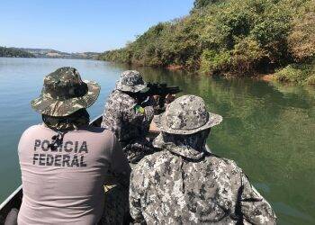 Polícia faz operação de combate a crimes ambientais ao longo do Rio Iguaçu