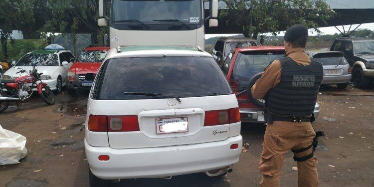 Paraguaio é preso escondendo celulares no tanque de combustível
