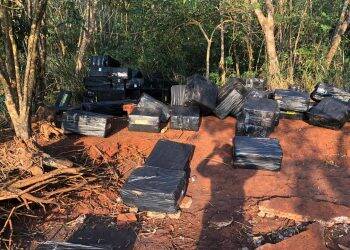 Dois homens são presos  com mercadorias contrabandeadas