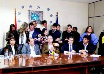 Deputados colorados arquivam impeachment de Marito