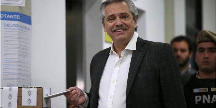 Macri é derrotado nas eleições primárias da Argentina