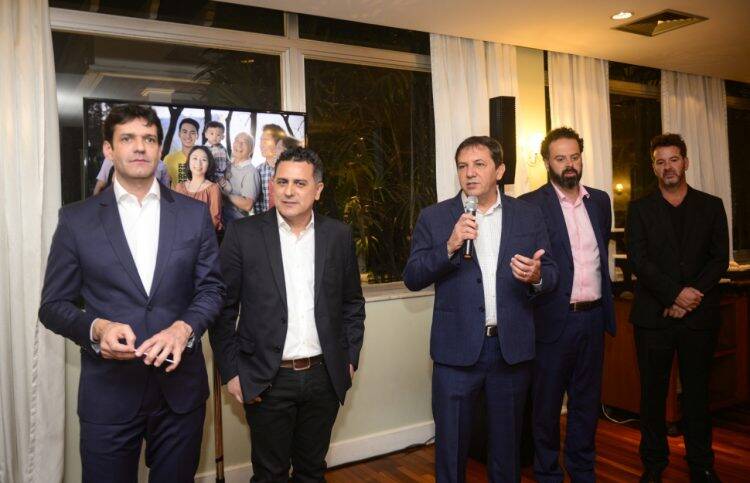 Ministro do Turismo visita Foz e diz que trabalha para trazer voos internacionais à cidade