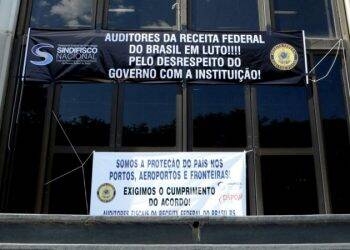 Auditores da Receita Federal realizam manifestação nesta quarta-feira