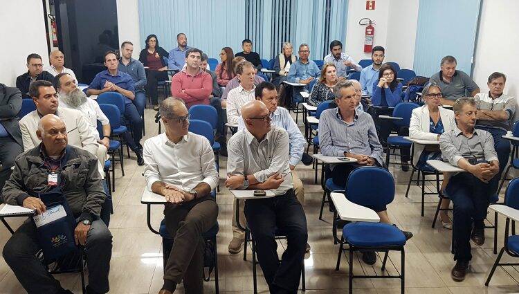 Empresários debatem propostas para o turismo em pré-conferência nesta terça-feira