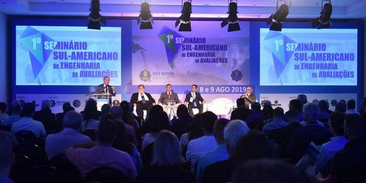 Atuação de engenheiros, arquitetos e agrônomos como avaliadores de imóveis é defendida em seminário realizado em Foz