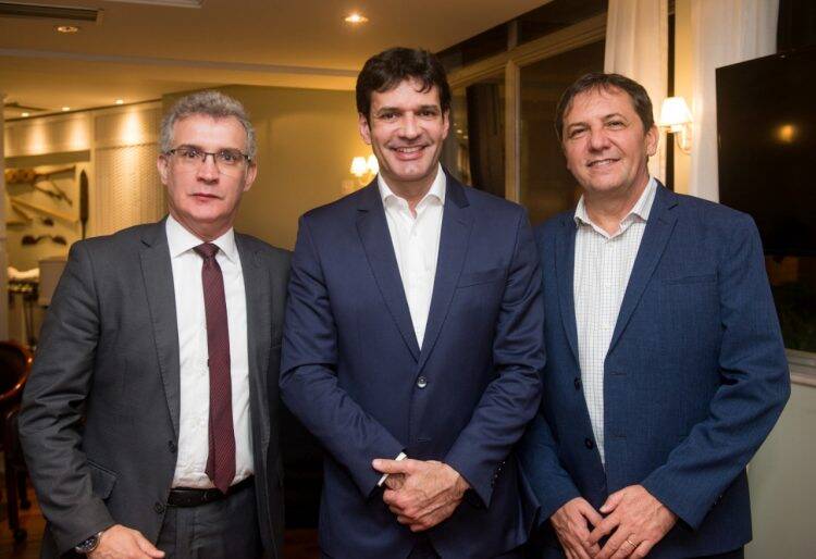 Ministro do Turismo visita Foz e diz que trabalha para trazer voos internacionais à cidade