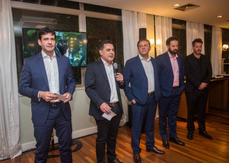 Ministro do Turismo visita Foz e diz que trabalha para trazer voos internacionais à cidade