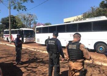 Operação Hórus Sul apreende dois ônibus em Foz carregado de mercadorias ilegais