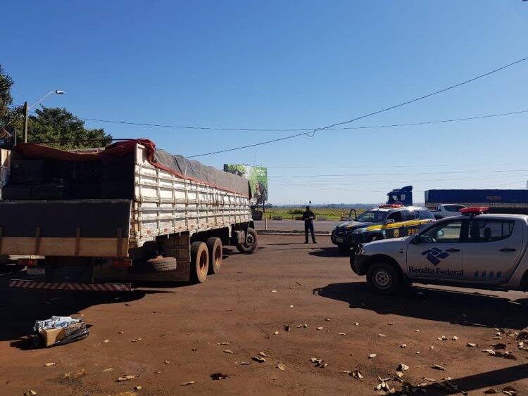 PRF, Receita Federal e Polícia Civil apreendem cerca de 500 caixas de cigarros