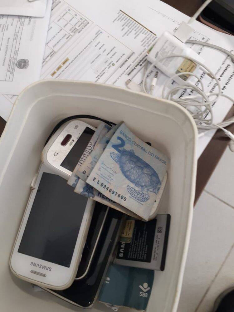 Presos usam bíblia para esconder maconha em presídio do Paraná