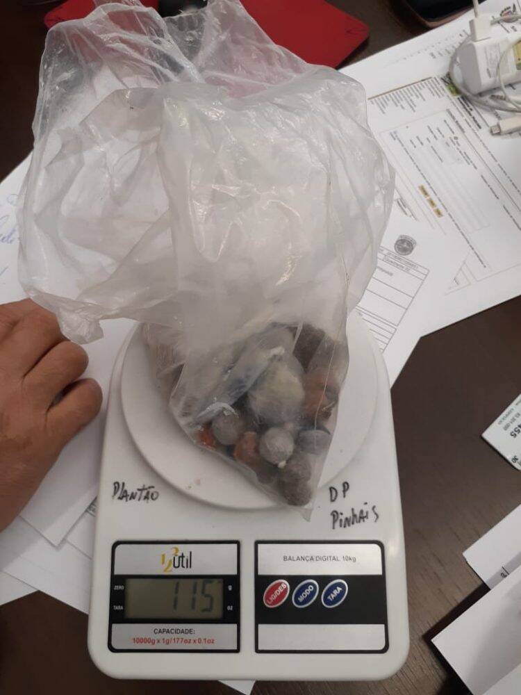 Presos usam bíblia para esconder maconha em presídio do Paraná