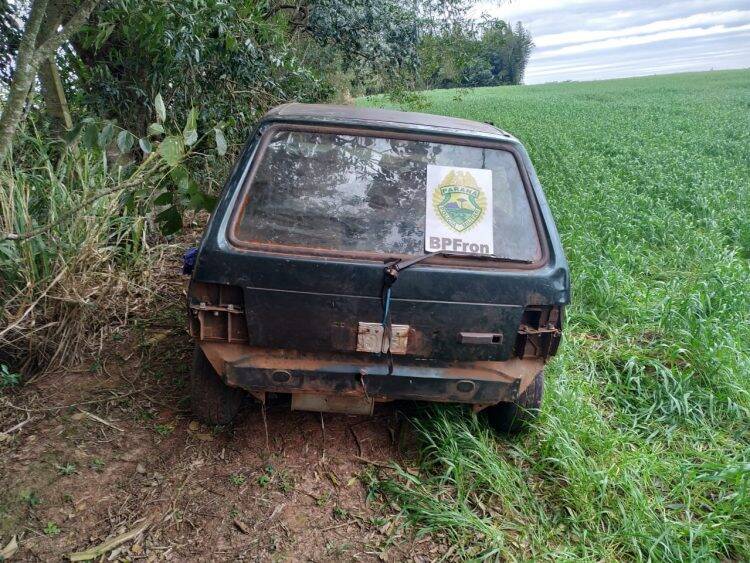 BPFron apreende carro carregado com cigarros em porto clandestino de Foz