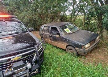 BPFron apreende carro carregado com cigarros em porto clandestino de Foz
