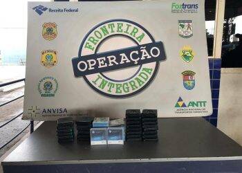 Moto é apreendida com produtos eletrônicos em fundo falso na Ponte da Amizade