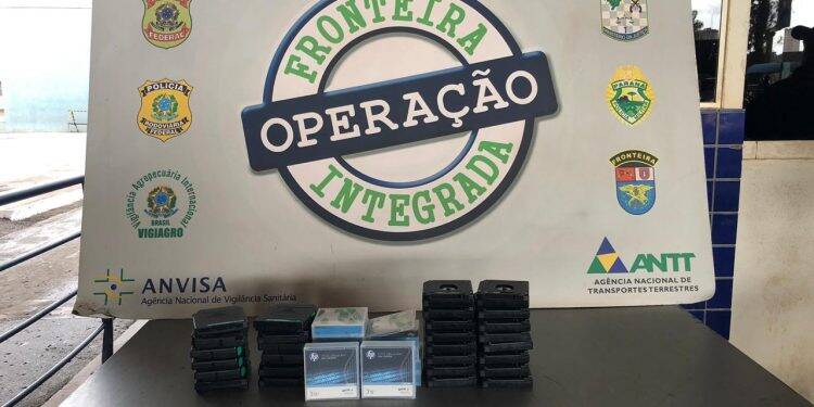 Moto é apreendida com produtos eletrônicos em fundo falso na Ponte da Amizade