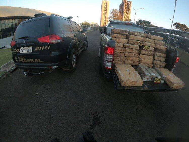 PF e FN apreendem barco com maconha na ilha Acaray, em Foz do Iguaçu