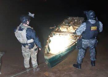 PF e FN apreendem barco com maconha na ilha Acaray, em Foz do Iguaçu
