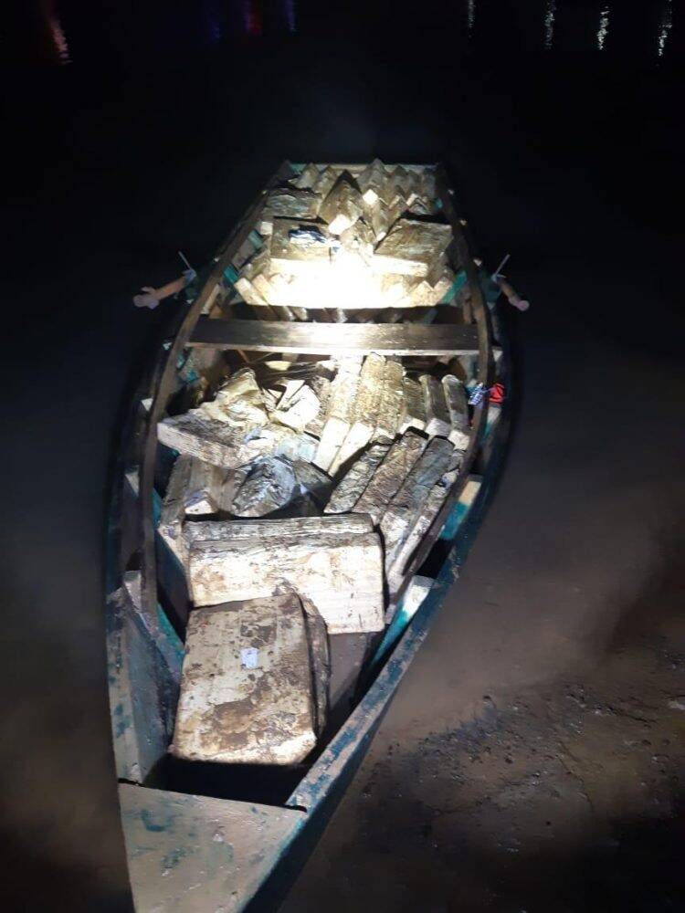 PF e FN apreendem barco com maconha na ilha Acaray, em Foz do Iguaçu