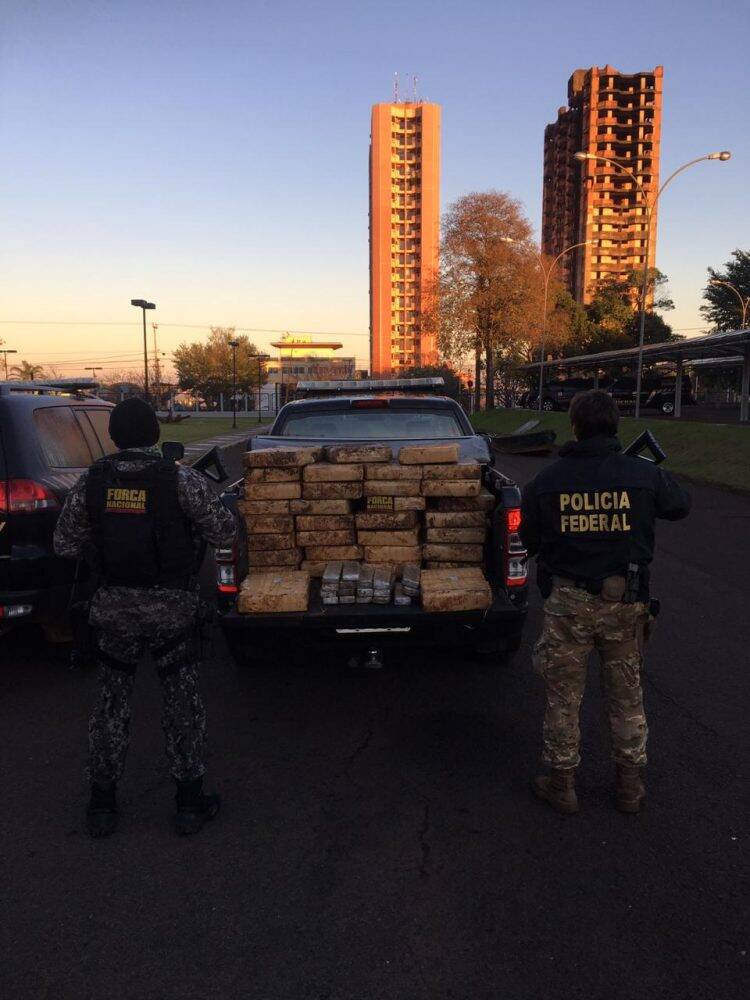 PF e FN apreendem barco com maconha na ilha Acaray, em Foz do Iguaçu
