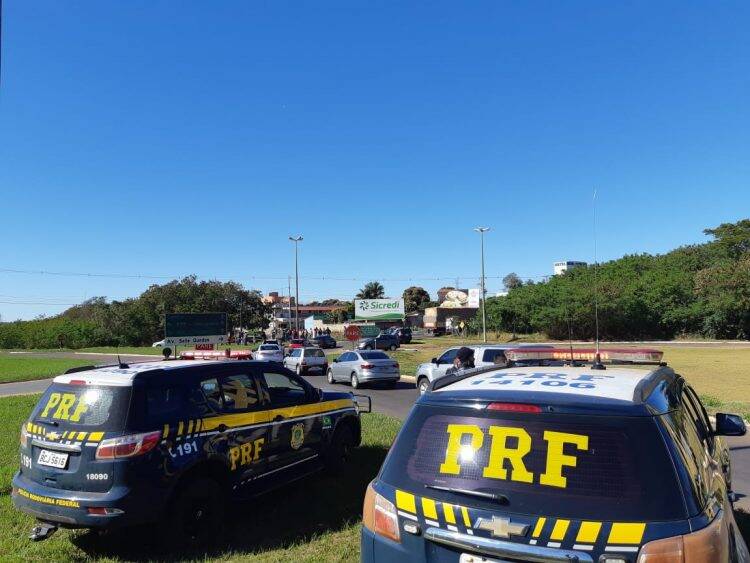 Manifestantes pedem paz e liberdade para trabalhar no Rio Paraná