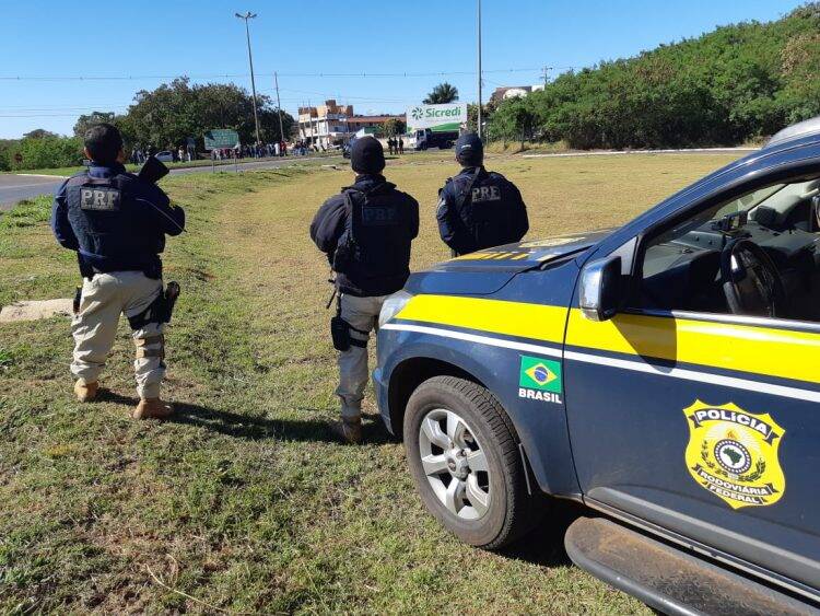 Manifestantes pedem paz e liberdade para trabalhar no Rio Paraná