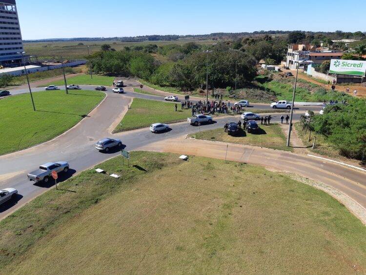 Manifestantes pedem paz e liberdade para trabalhar no Rio Paraná