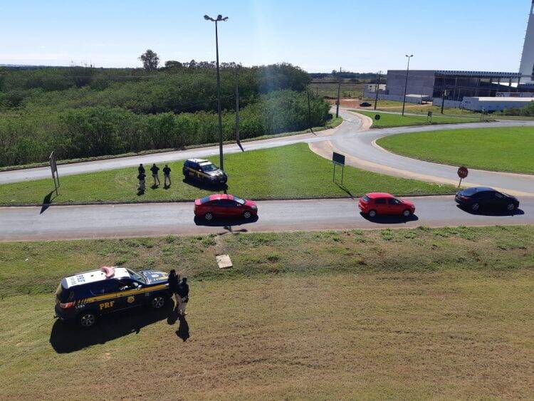 Manifestantes pedem paz e liberdade para trabalhar no Rio Paraná