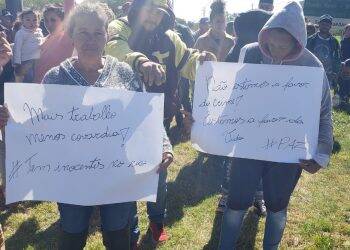 Manifestantes pedem paz e liberdade para trabalhar no Rio Paraná