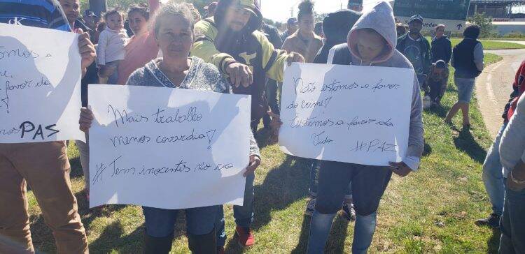 Manifestantes pedem paz e liberdade para trabalhar no Rio Paraná