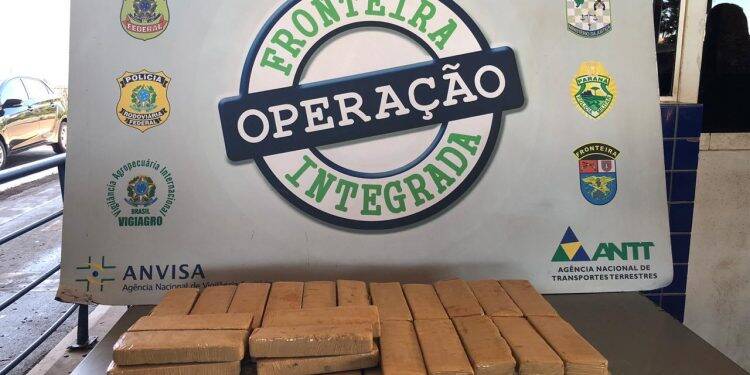 Receita Federal e FN apreendem mais de 39 kg de maconha na Ponte da Amizade