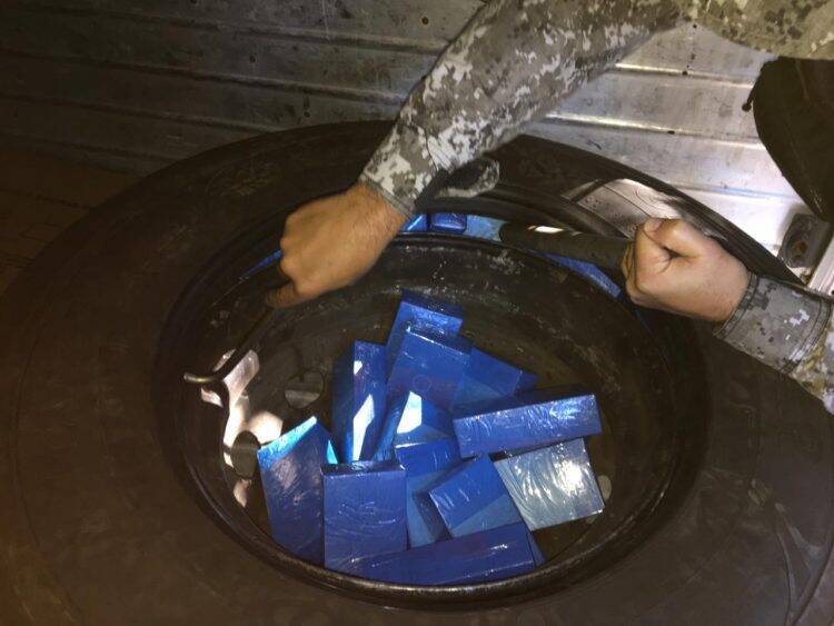 PF e FN apreendem celulares no pneu estepe de ônibus de turismo