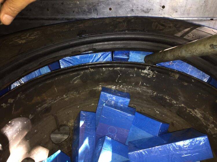 PF e FN apreendem celulares no pneu estepe de ônibus de turismo