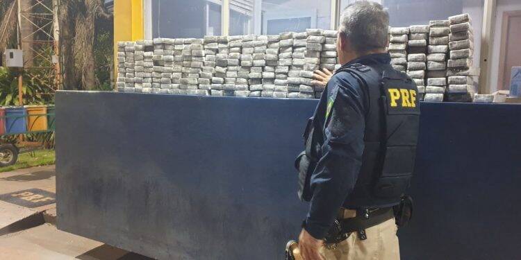 PRF apreende mais de 190 kg de maconha em Santa Terezinha de Itaipu