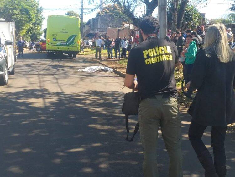 Idoso morre atropelado por ônibus