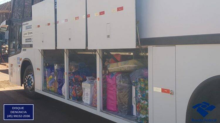 Receita Federal retém dois ônibus com mercadorias irregulares