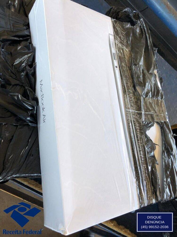 Notebooks são apreendidos em fundo falso de táxi paraguaio